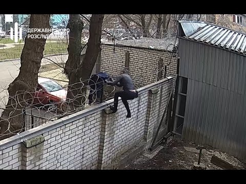 Татьяна Черновол проникла на охраняемую территорию ГБР через забор (видео)