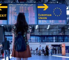 З 2021 року українцям доведеться проходити додатковий платний контроль на кордоні