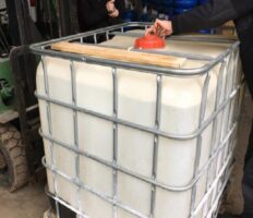 Українець намагався перевезти до Польщі 4 тисячі літрів отрути