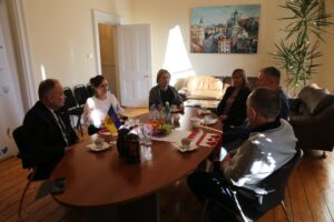 В Ирландии состоялась встреча с Временным Поверенным по делам Украины в Ирландии Еленой Шалопут В Ирландии состоялась встреча с Временным Поверенным по делам Украины в Ирландии Еленой Шалопут