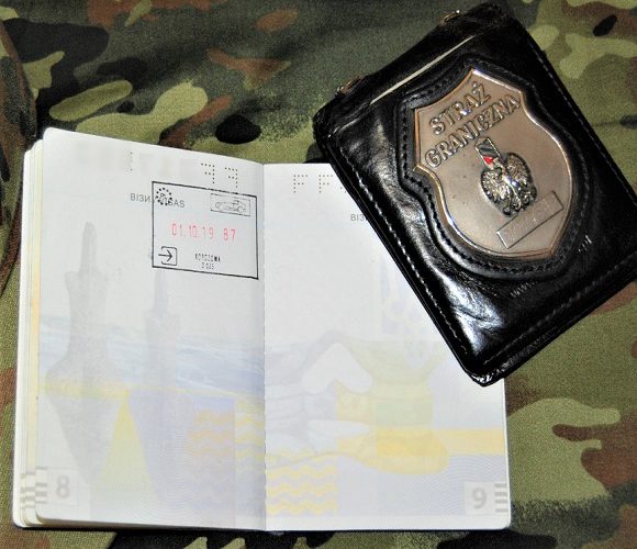 У Польщі зловили українця, котрий самостійно поставив собі печатки в паспорті
