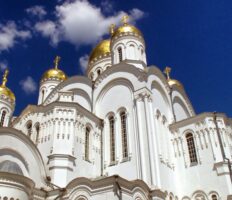 В Польщі до церкви прийшло 70 осіб: прихожан розігнала поліція