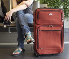 МЗС України інформує про нові правила перетину кордону з 28 березня