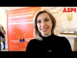 8 березня: усміхайтесь життю і нехай життя усміхається вам!