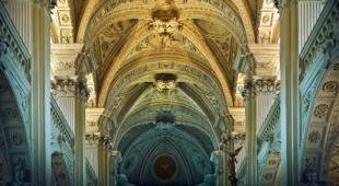 Католицька церква обмежує кількість учасників релігійних заходів