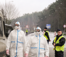«Йду до хворої тещі» — найпопулярніше пояснення порушників карантину в Польщі