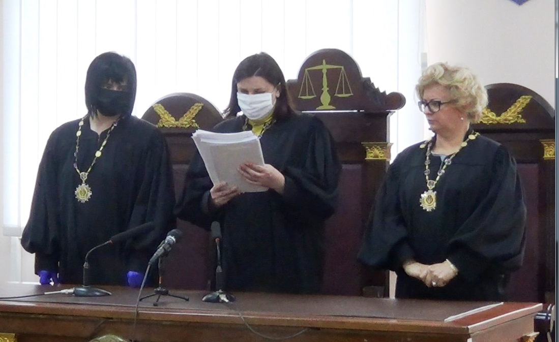 Судді зривають маски, корупційний трикутник і вирок без змін — судовий репортаж з Тернополя (фото+відео)