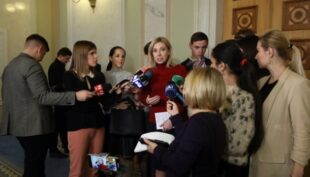 Про звільнення Уманського та корупцію на митниці