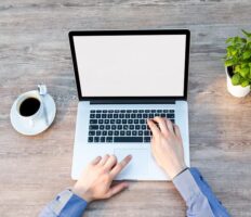 На час епідемії кожен третій поляк працює віддалено