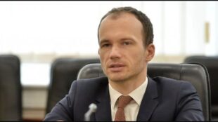 Якщо це каже наш міністр юстиції, то йому напевно час потихеньку збиратись на вихід Якщо це каже наш міністр юстиції, то йому напевно час потихеньку збиратись на вихід