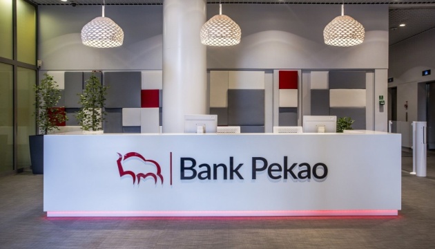 Польський банк нарахував серед своїх клієнтів понад 100 тисяч українців
