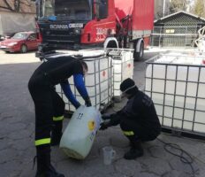 Варшавські пожежники виготовили 13 тис. літрів рідини для дезінфекції