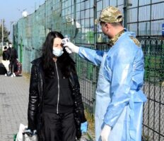 За 2 дні роботи пункту пропуску «Шегині» кордон перетнуло майже 3 тисячі українців (відео) За 2 дні роботи пункту пропуску «Шегині» кордон перетнуло майже 3 тисячі українців (відео)