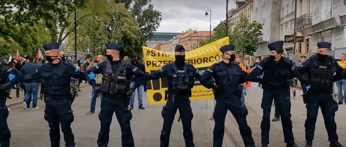 У Польщі поліція розігнала протест підприємців, які вимагали відмінити карантинні обмеження (відео)