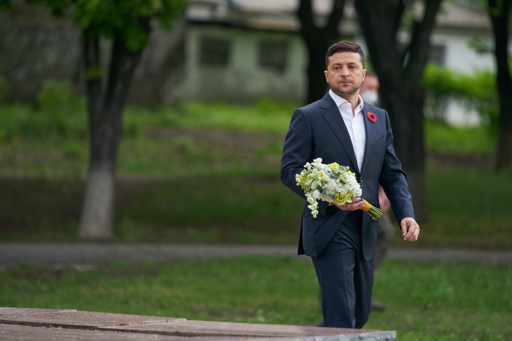 Президент на украинско-российской границе почтил память погибших во Второй мировой войне