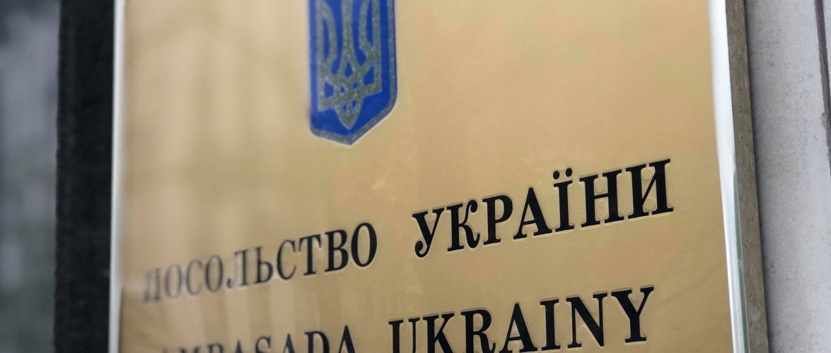У Польщі консульські відділи України відновлюють роботу