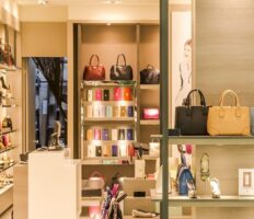 З 4 травня у Польщі відкриють торгові центри: що зміниться?