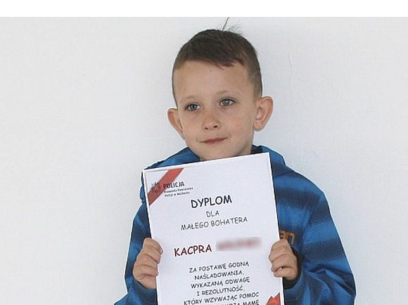 В Польщі нагородили за відвагу 6-річного хлопчика, який врятував життя своїй матері (фото, відео)