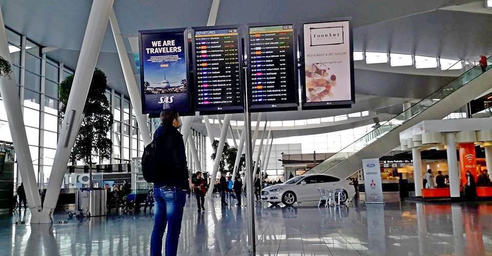 У Польщі повертаються внутрішні авіаперельоти: нові правила у терміналах та літаках