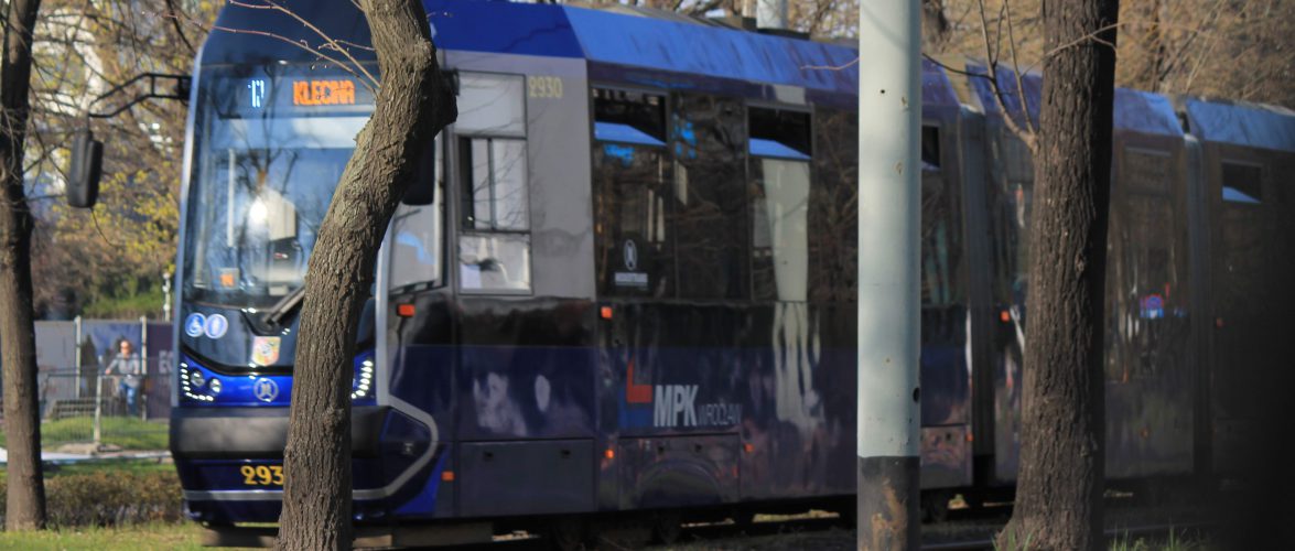 У Польщі трамвай збив білоруса: постраждалий отримав переломи ребер