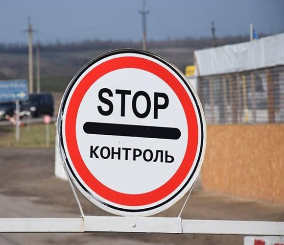 В Україні затримали 3-х злочинців, які вимагали грошей у перевізників — за те, що возили людей від кордону