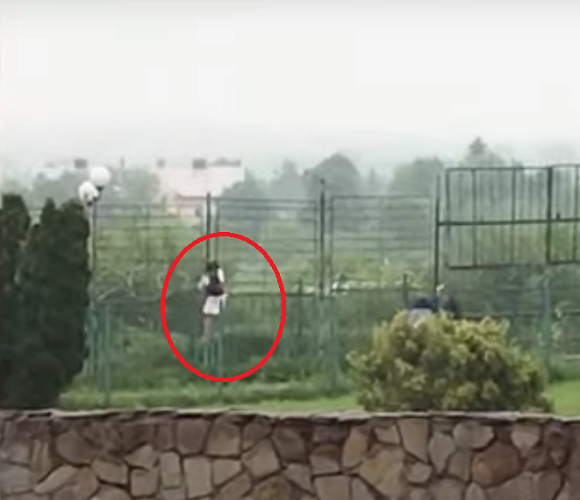 В «Шегинях» двоє українців посеред білого дня перелізли через паркан кордону (відео)