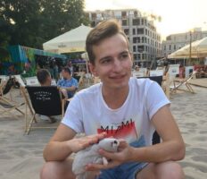 Батьки зниклого у Польщі хлопця описали, як їм «допомогли» у посольстві