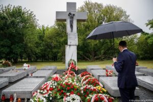 Morawiecki w rocznicę ukraińskiego ludobójstwa na Wołyniu: Nie ma pojednania bez pamięci i prawdy