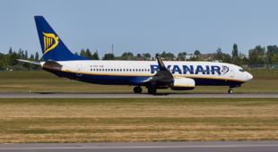 Літак Ryanair з Кракова аварійно приземлився у Лондоні у супроводі винищувачів