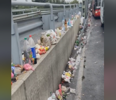 Люди перетворили кордон на смітник (шокуюче відео)