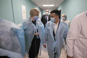 Разом із Президентом Володимиром Зеленським відвідала Бориспільську багатопрофільну лікарню інтенсивного лікування в Київській області Разом із Президентом Володимиром Зеленським відвідала Бориспільську багатопрофільну лікарню інтенсивного лікування в Київській області