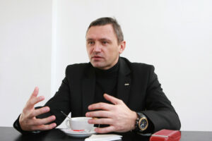 Про підлабузників, сбитих льотчиків та наївних мрійників