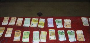 Українці перевозили до Польщі незадекларовану валюту (фото) Українці перевозили до Польщі незадекларовану валюту (фото)