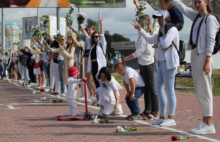 Союз поляків у Білорусі організував у Гродні ланцюжок солідарності