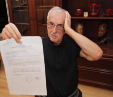 Пенсіонера з України, який в польському магазині з’їв цукерку, таки засудили