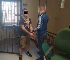 У Варшаві затримали українця та білоруса, які виманювали в людей гроші через інтернет (фото)