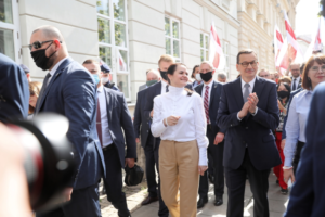 Святлані Ціханоуській передали ключі до Білоруського дому