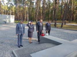 У річницю агресії СРСР пам’ять катинських жертв вшанували і в Україні