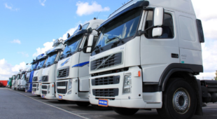 На східному кордоні Польщі створилися довгі черги вантажівок