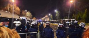 Суд в Польщі заборонив всі аборти, а протестувальниць жорстоко побили