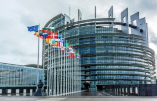 Европарламент поддерживает законопроект Зеленского об увольнении судей КСУ Европарламент поддерживает законопроект Зеленского об увольнении судей КСУ