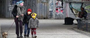 Відтепер в Польщі діти до 16-и років можуть перебувати на вулиці тільки з дорослими