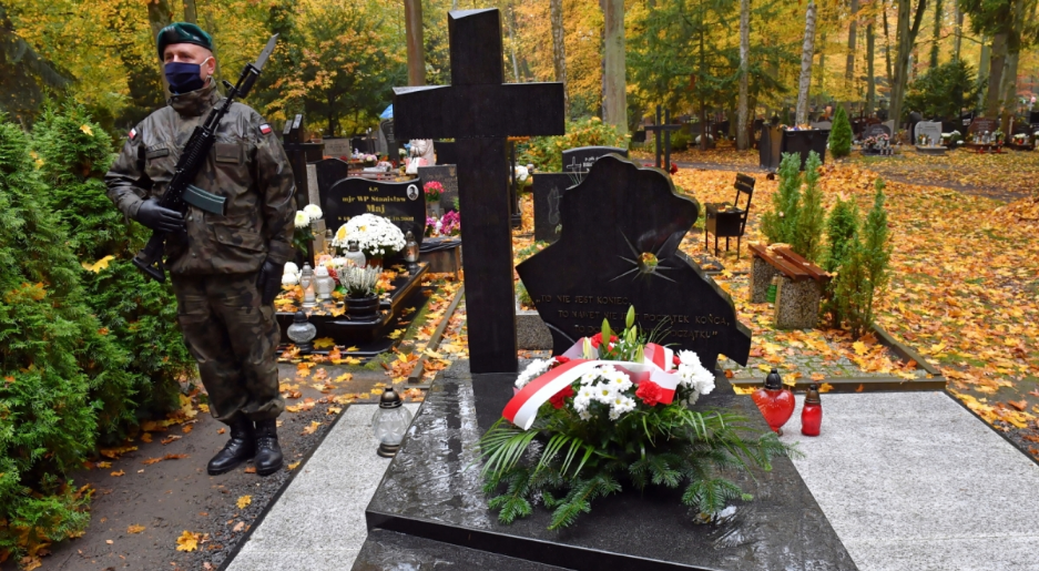 Варшав’яни відвідують могили близьких