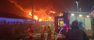 У Польщі другий день горить склад шин [+ФОТО, ВІДЕО]