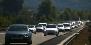 Абсолютна більшість українців (82%) за доступні авто!