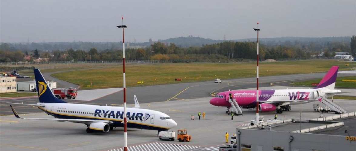 Wizz Air та Ryanair скасовують рейси, серед них — між Польщею та Україною