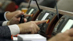 Рада провалила голосування проти карантину вихідного дня Рада провалила голосування проти карантину вихідного дня