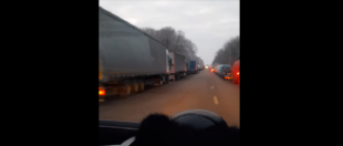 На українсько-польському кордоні — знову черги (відео) На українсько-польському кордоні — знову черги (відео)