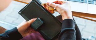 За те, що в Польщі знайшов чужу картку до банкомату і скористався нею, українець може сісти на 10 років За те, що в Польщі знайшов чужу картку до банкомату і скористався нею, українець може сісти на 10 років