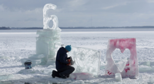 На озере Негоцин проходит конкурс «Гижицкие ледяные скульптуры»